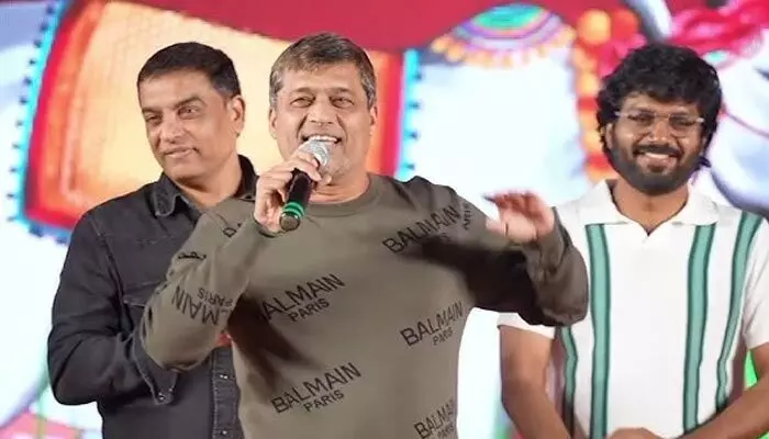 Dil Raju Brother: ఫస్ట్ టైం మీడియా ముందు మాట్లాడిన నిర్మాత దిల్ రాజు తమ్ముడు శిరీష్ .. వైరల్ అవుతున్న వీడియో Dil Raju Brother: ఫస్ట్ టైం మీడియా ముందు మాట్లాడిన నిర్మాత దిల్ రాజు తమ్ముడు శిరీష్ .. వైరల్ అవుతున్న వీడియో