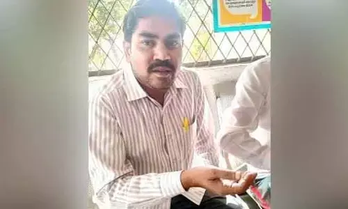 Yellareddy: మెడికల్‌ ఆఫీసర్‌ పేరుతో వసూళ్లు.. వెలుగులోకి కాంట్రాక్టు ఉద్యోగి బాగోతం