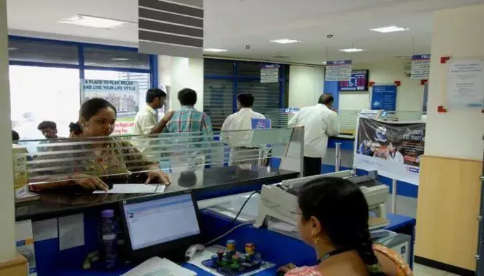 Bank Alart: ఈ బ్యాంకులో ఖాతా ఉంటే బిగ్ అలర్ట్.. జనవరి 23వ తేదీ లోపు దీన్ని చేయకుంటే ఖాతా క్లోజ్ Bank Alart: ఈ బ్యాంకులో ఖాతా ఉంటే బిగ్ అలర్ట్.. జనవరి 23వ తేదీ లోపు దీన్ని చేయకుంటే ఖాతా క్లోజ్