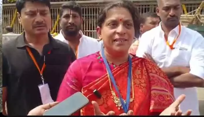TTD Donor Sunitha Fire : భక్తుల మనోభావాలు దెబ్బతీస్తున్నారు : టీటీడీపై దాత సునీత ఫైర్ TTD Donor Sunitha Fire : భక్తుల మనోభావాలు దెబ్బతీస్తున్నారు : టీటీడీపై దాత సునీత ఫైర్