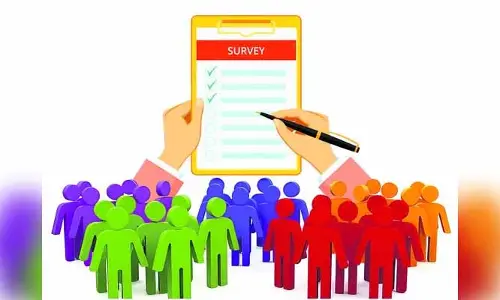 Survey: గ్రామాల్లో సర్వే కోలాహలం.. సంక్షేమ పథకాలపై నిరుపేదల ఆసక్తి