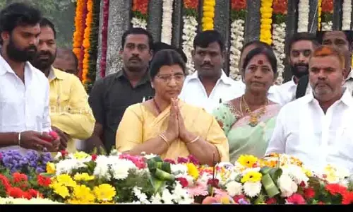 Lakshmi Parvati : నా జీవితాన్ని నాశనం చేయాలని ప్రయత్నిస్తున్నారు: లక్ష్మీపార్వతి