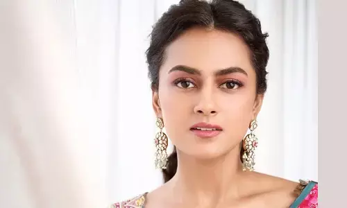 Shraddha Rama Srinath look cool in saree