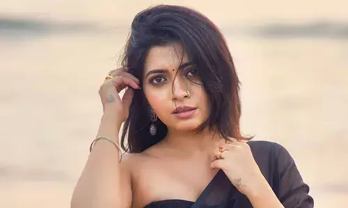 Ruchira Jadhav : బ్లాక్ శారీలో మతిపోగొడుతున్న ముద్దుగుమ్మ