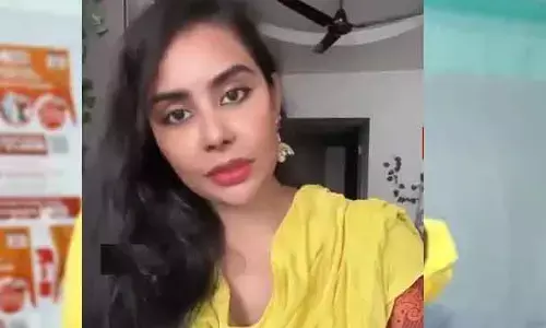 Sri Reddy : పార్టీని వదిలివెళ్లకండి : శ్రీరెడ్డి విన్నపాలు