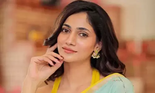 Losliya Mariyanesan  :  శారీలో మెరిసిపోతున్న  లోస్లియా మరియనేసన్