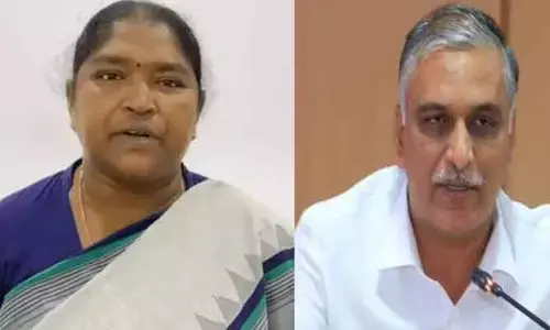 అధికారంలో ఉండగా ఏకాన ఇవ్వకుండా డిమాండ్లా..? హ‌రీష్ రావుకు సీతక్క కౌంట‌ర్