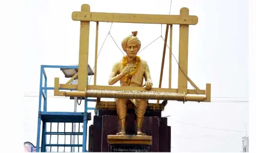 నేతలకు పట్టని..నేతన్నల గోడు