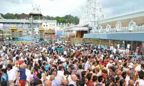 తిరుమలలో కొనసాగుతున్న భక్తుల రద్దీ.. దర్శనానికి సమయం ఎంతంటే?