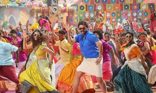 గ్రాండ్‌ సక్సెస్‌తో అక్కడ ప్రత్యక్ష్యమైన సంక్రాంతికి వస్తున్నాం చిత్రబృందం