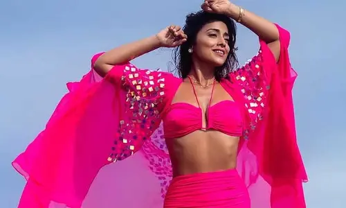 Shriya Saran : లేటు వయసులో ఘాటు ఫోజులు