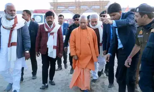 UP: కుంభమేళాలో భారీ అగ్ని ప్రమాదం.. సీఎం యోగి ఆదిత్యానాథ్ పరిశీలన