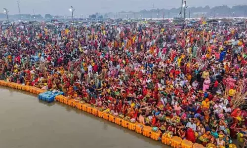 మహా కుంభమేళాకు వెళ్తున్నారా.. అయితే ఈ ప్రదేశాలను అస్సలు మిస్సవ్వకండి!