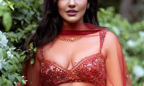 Neha Sharma: క్యూట్ లుక్స్‌తో కవ్విస్తున్న హీరోయిన్.. సెకండ్ ఇన్నింగ్స్ ఎప్పుడంటున్న నెటిజన్లు!