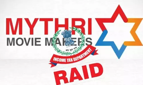 IT Raids: ఐటీ అధికారుల దూకుడు.. పుష్ప-2 నిర్మాతల ఇళ్లలో కొనసాగుతోన్న సోదాలు