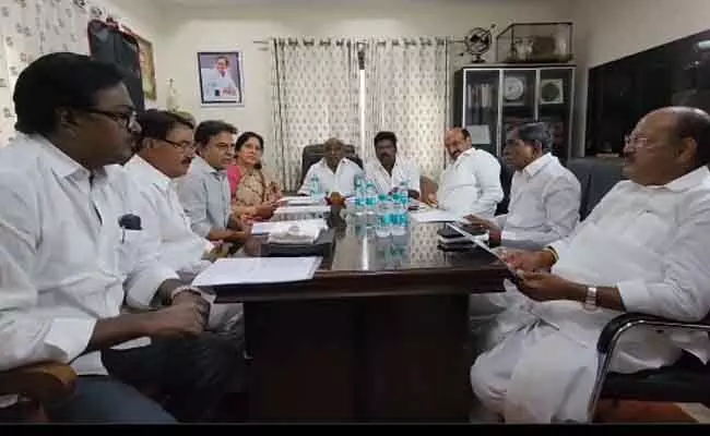 BRS : రైతు ఆత్మహత్యలపై బీఆర్ఎస్ కమిటీ భేటీ! BRS : రైతు ఆత్మహత్యలపై బీఆర్ఎస్ కమిటీ భేటీ!