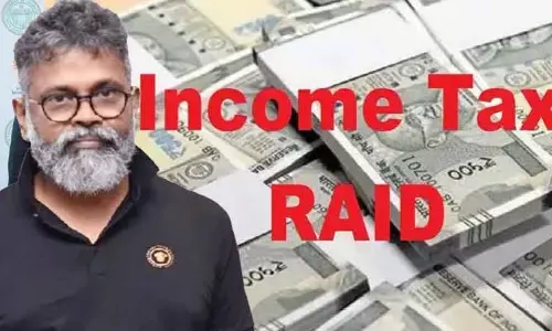 IT Raids: దర్శకుడు సుకుమార్‌కు బిగ్ షాక్.. ఇంట్లో కొనసాగుతోన్న ఐటీ సోదాలు