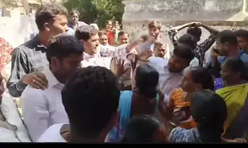 Congress vs BRS: గ్రామసభలో కాంగ్రెస్..బీఆర్ఎస్ బాహాబాహీ