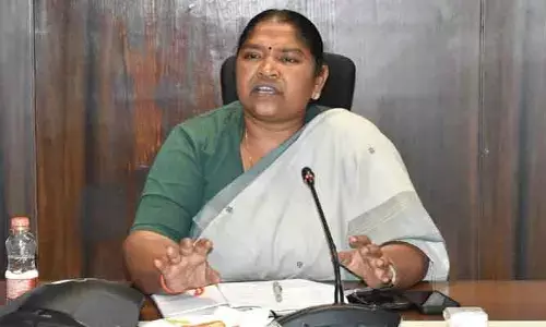 Seethakka: కేసీఆర్, కేటీఆర్ వల్లే ఇదంతా.. లబ్ధిదారుల ఎంపికపై మంత్రి సీతక్క సంచలన వ్యాఖ్యలు