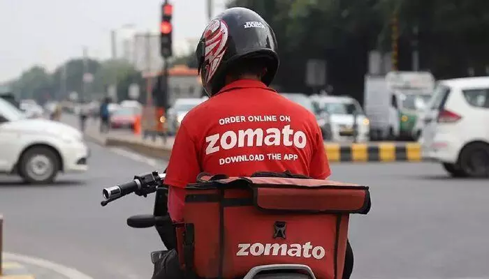 Zomato: జొమాటోకు దెబ్బ మీద దెబ్బ..3 రోజుల్లో ఎన్ని వేల కోట్ల నష్టమో తెలుసా? ఇన్వెస్టర్లకు పీడకలలు Zomato: జొమాటోకు దెబ్బ మీద దెబ్బ..3 రోజుల్లో ఎన్ని వేల కోట్ల నష్టమో తెలుసా? ఇన్వెస్టర్లకు పీడకలలు
