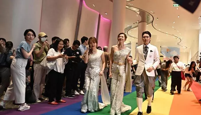 Thailand: థాయిలాండ్లో స్వలింగ వివాహాలకు చట్టపరమైన గుర్తింపు.. ఆసియాలో మూడో దేశంగా రికార్డ్ Thailand: థాయిలాండ్లో స్వలింగ వివాహాలకు చట్టపరమైన గుర్తింపు.. ఆసియాలో మూడో దేశంగా రికార్డ్