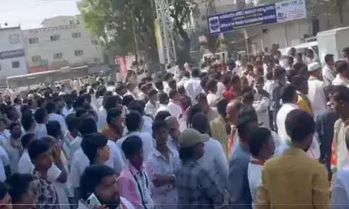 Pathan Cheru : పఠాన్ చెరులో రోడ్డెక్కిన పాత కొత్త కాంగ్రెస్ పంచాయితీ!