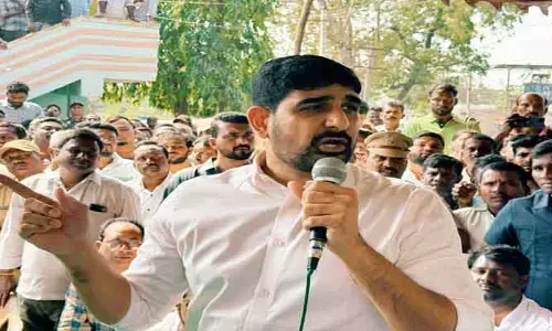 Padi Kaushik Reddy : తగ్గని పాడి కౌశిక్ రెడ్డి..గ్రామసభలో సర్కార్ పై ఫైర్