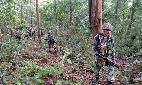 మావోయిస్టుల కోసం జల్లెడ పడుతున్న భద్రతా బలగాలు