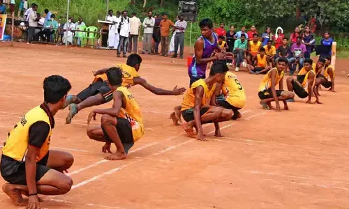 ఖోఖో ఆడుతుండగా తీవ్ర విషాదం.. ఒక్కసారిగా కుప్పకూలిపోయిన తొమ్మిదో తరగతి విద్యార్థి