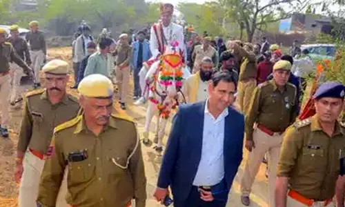 Viral Video : గుర్రం మీద పెళ్లి కొడుకు.. చుట్టూ ముట్టిన పోలీసులు.. ఇంతకీ ఏం జరిగిందంటే?