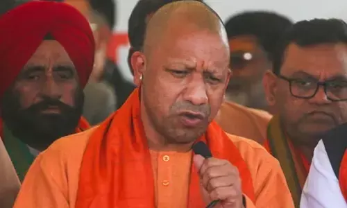 Yogi: కేజ్రీవాల్‌కు యమునా నదిలో స్నానం చేసే దమ్ముందా.. సీఎం యోగి సవాల్