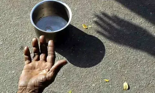 బిచ్చమేశాడని కేసు బుక్ చేసిన పోలీసులు