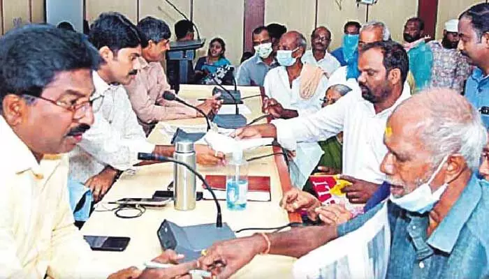 తెలంగాణలో కొత్త పింఛన్ దారులకు గుడ్ న్యూస్.. త్వరలో కీలక ప్రకటన తెలంగాణలో కొత్త పింఛన్ దారులకు గుడ్ న్యూస్.. త్వరలో కీలక ప్రకటన