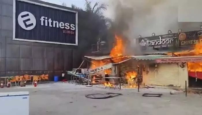Fire Accident: నగరంలో భారీ అగ్ని ప్రమాదం.. ఎగిసిపడుతోన్న మంటలు Fire Accident: నగరంలో భారీ అగ్ని ప్రమాదం.. ఎగిసిపడుతోన్న మంటలు