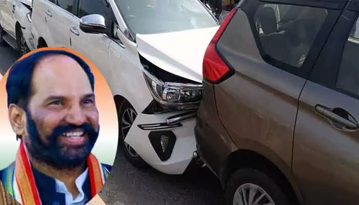 Uttam Kumar Reddy : మంత్రి ఉత్తమ్ కుమార్ రెడ్డికి తప్పిన ప్రమాదం! Uttam Kumar Reddy : మంత్రి ఉత్తమ్ కుమార్ రెడ్డికి తప్పిన ప్రమాదం!