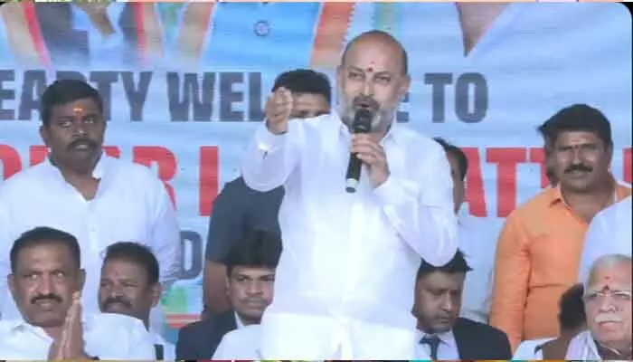 Bandi Sanjay : రాజకీయాలకు అతీతంగా అభివృద్ధి : కేంద్ర మంత్రి బండి సంజయ్ Bandi Sanjay : రాజకీయాలకు అతీతంగా అభివృద్ధి : కేంద్ర మంత్రి బండి సంజయ్