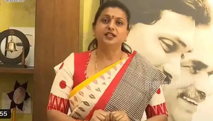 Roja : లోకేష్ రెడ్ బుక్ రాజ్యాంగం వల్లే రాష్ట్రానికి పెట్టుబడులు రాలేదు : మాజీ మంత్రి రోజా Roja : లోకేష్ రెడ్ బుక్ రాజ్యాంగం వల్లే రాష్ట్రానికి పెట్టుబడులు రాలేదు : మాజీ మంత్రి రోజా