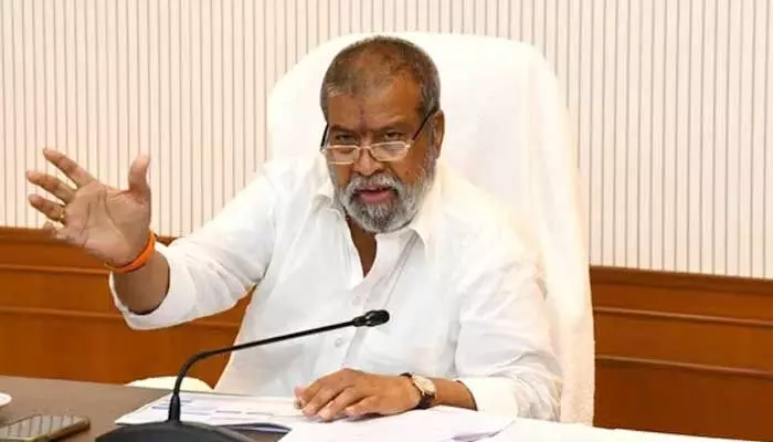 మరొకరు ఇలాంటి పని చేయాలంటే వెన్నులో వణుకు పుట్టాలి.. హెల్త్ మినిస్టర్ సంచలన ఆదేశం మరొకరు ఇలాంటి పని చేయాలంటే వెన్నులో వణుకు పుట్టాలి.. హెల్త్ మినిస్టర్ సంచలన ఆదేశం