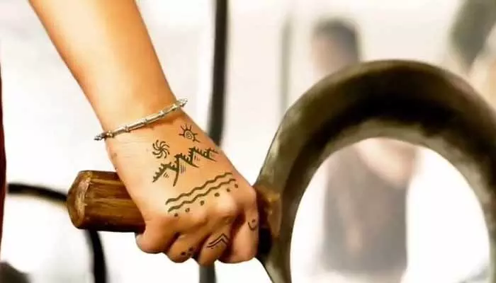 Anushka Ghaati : ఘాటీ కత్తి మాట్లాడుతుంది.. ఇంట్రెస్టింగ్ వైలర్ అవుతున్న అనుష్క పోస్టర్ Anushka Ghaati : ఘాటీ కత్తి మాట్లాడుతుంది.. ఇంట్రెస్టింగ్ వైలర్ అవుతున్న అనుష్క పోస్టర్