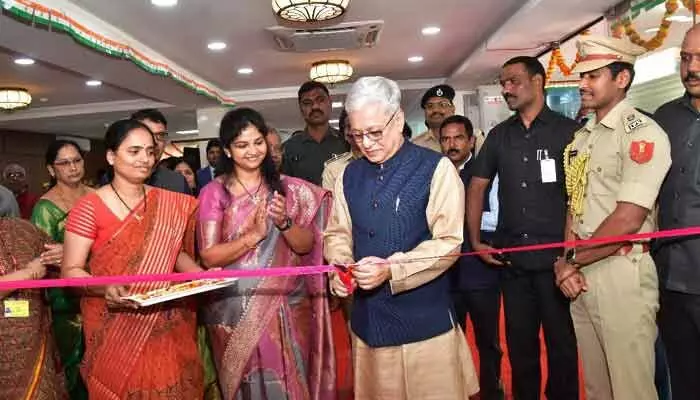 ఆర్పీవో కార్యాలయంలో ఎగ్జిబిషన్ ప్రారంభించిన గవర్నర్ ఆర్పీవో కార్యాలయంలో ఎగ్జిబిషన్ ప్రారంభించిన గవర్నర్