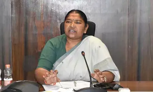 Minister Seethakka : మీ పొరపాట్లతో ప్రభుత్వాన్ని బద్నాం చేస్తే కఠిన చర్యలు : మంత్రి సీతక్క