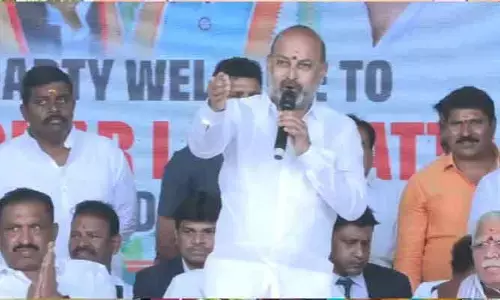 Bandi Sanjay : రాజకీయాలకు అతీతంగా అభివృద్ధి : కేంద్ర మంత్రి బండి సంజయ్