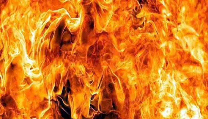 షోరూమ్లో ఒక్కసారిగా పేలిన 12 ఎలక్ట్రిక్ బైకులు షోరూమ్లో ఒక్కసారిగా పేలిన 12 ఎలక్ట్రిక్ బైకులు