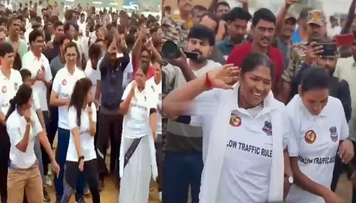 Seethakka: డీజే టిల్లు పాటకు మంత్రి సీతక్క స్టెప్పులు.. వైరల్ Seethakka: డీజే టిల్లు పాటకు మంత్రి సీతక్క స్టెప్పులు.. వైరల్