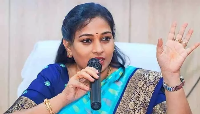 ఆ ‘ఎక్స్’ ఖాతాలో 80 శాతం అవాస్తవాలే.. హోంమంత్రి అనిత సంచలన వ్యాఖ్యలు ఆ ‘ఎక్స్’ ఖాతాలో 80 శాతం అవాస్తవాలే.. హోంమంత్రి అనిత సంచలన వ్యాఖ్యలు