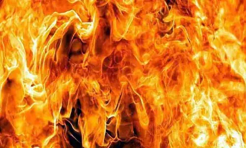 షోరూమ్‌లో ఒక్కసారిగా పేలిన 12 ఎలక్ట్రిక్ బైకులు