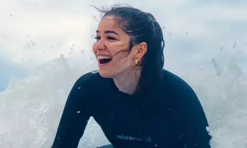 Sara Tendulkar surfing at Gold Coast
