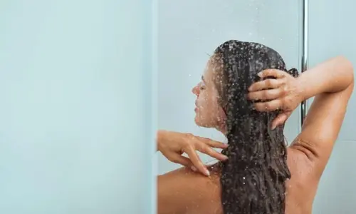 Daily Bath: మీరు రోజూ స్నానం చేస్తున్నారా.. అయితే డేంజర్ లో పడ్డట్టే అంటున్న నిపుణులు