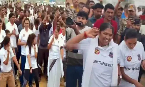 Seethakka: డీజే టిల్లు పాట‌కు మంత్రి సీత‌క్క‌ స్టెప్పులు.. వైరల్