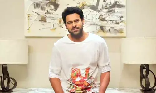 Prabhas : హాయ్ డార్లింగ్స్.. రేపు బిగ్ సర్‌ప్రైజ్ ఉంది అంటూ వీడియో రిలీజ్ చేసిన ప్రభాస్